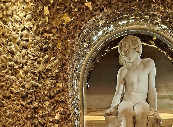 curating art displays London