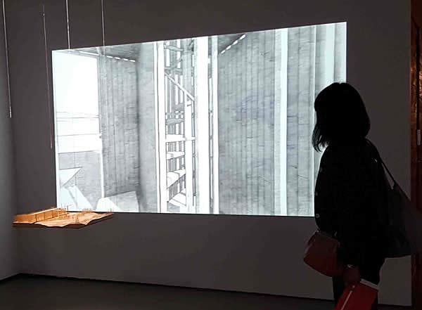 how to curate exhibitions top tips